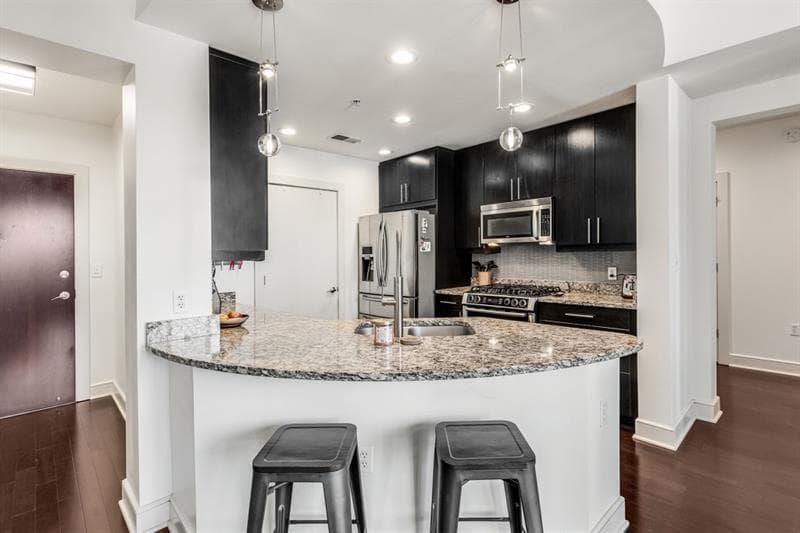 1 bedroom, 1 bathroom, 989 sq ft condominium for rent at 222 12th Street 904, Atlanta, GA 30309 for $2,500 a month — photo 4