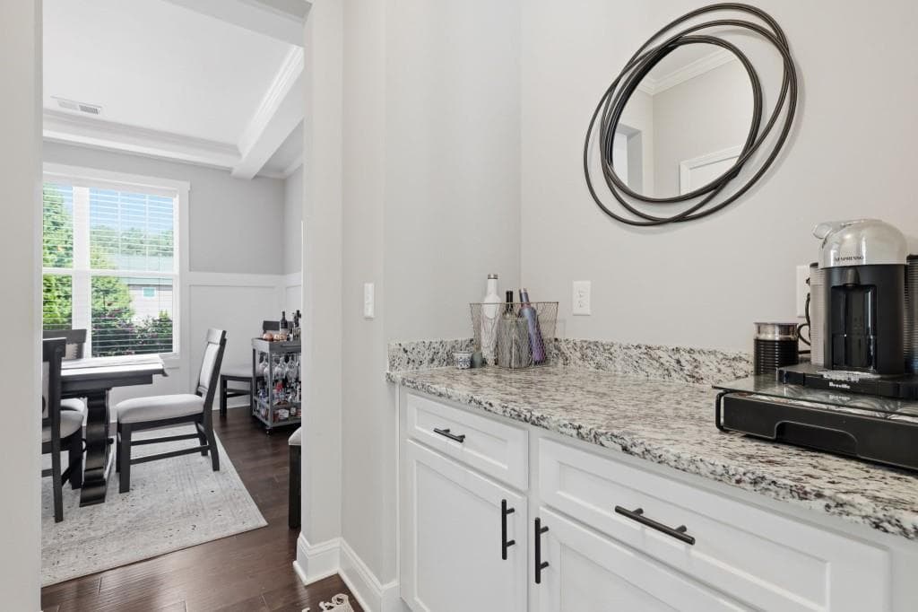 4 bedroom, 4 bathroom, 2,600 sq ft single family residence under contract at 2085 Sparrowhawk Court, Austell, GA 30106 — photo 7
