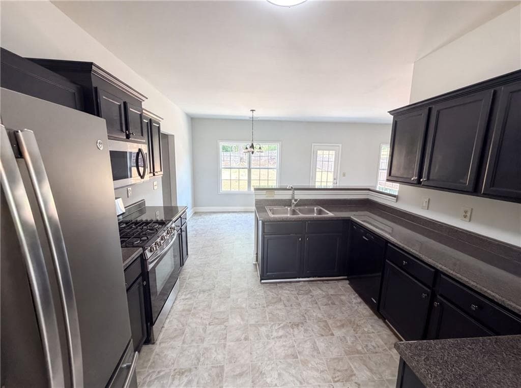 4 bedroom, 3 bathroom, 3,269 sq ft single family residence under contract at 212 Summergate Lane, Villa Rica, GA 30180 — photo 7