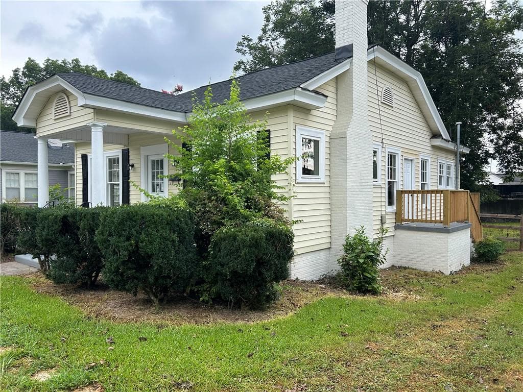 3 bedroom, 1 bathroom, 1,391 sq ft single family residence for sale at 144 Marshall Street, Cedartown, GA 30125 — photo 2
