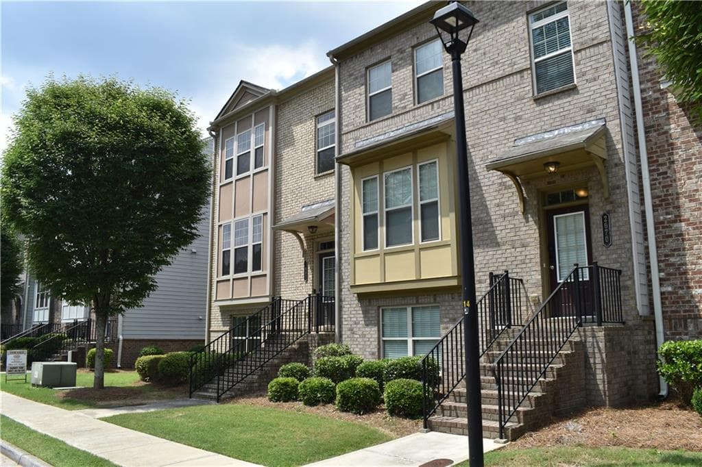 3 bedroom, 4 bathroom, 1,805 sq ft townhouse sold at 2660 Village Place Drive, Duluth, GA 30096