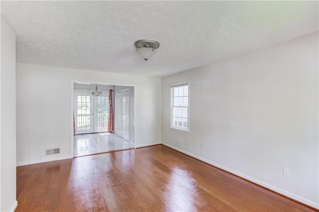 3 bedroom, 2 bathroom, 1,020 sq ft single family residence for rent at 4647 Candlewyck Way, Buford, GA 30518 for $2,000 a month — photo 2