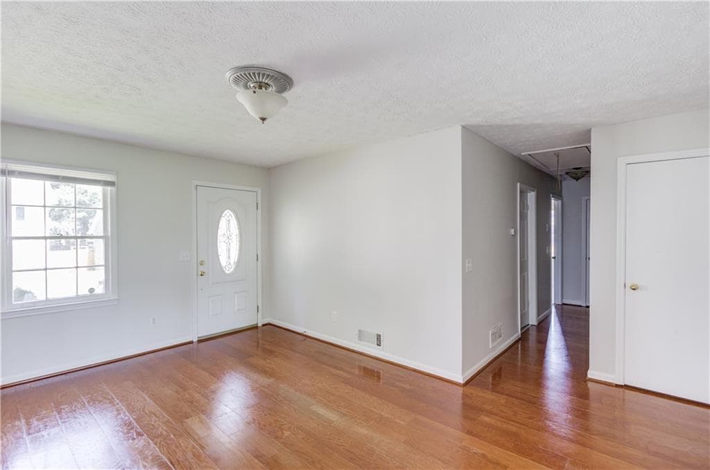 3 bedroom, 2 bathroom, 1,020 sq ft single family residence for rent at 4647 Candlewyck Way, Buford, GA 30518 for $2,000 a month — photo 3