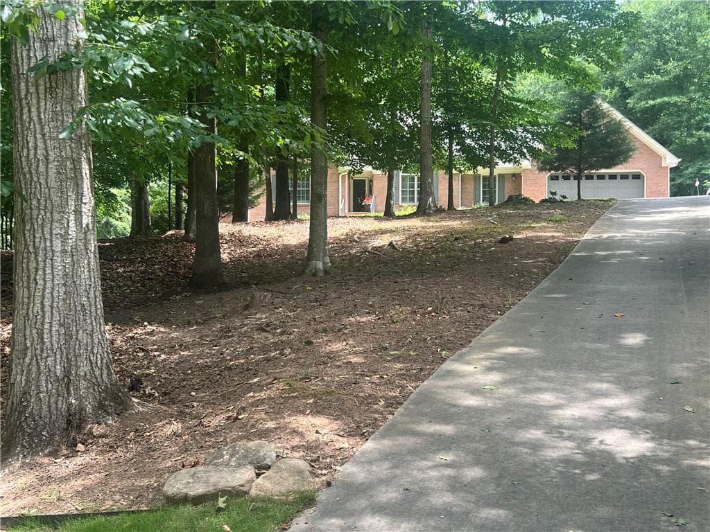 4 bedroom, 3 bathroom, 3,278 sq ft single family residence for sale at 61 Hunters Way, Hoschton, GA 30548 — photo 2