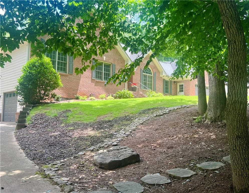 4 bedroom, 3 bathroom, 3,278 sq ft single family residence for sale at 61 Hunters Way, Hoschton, GA 30548 — photo 3