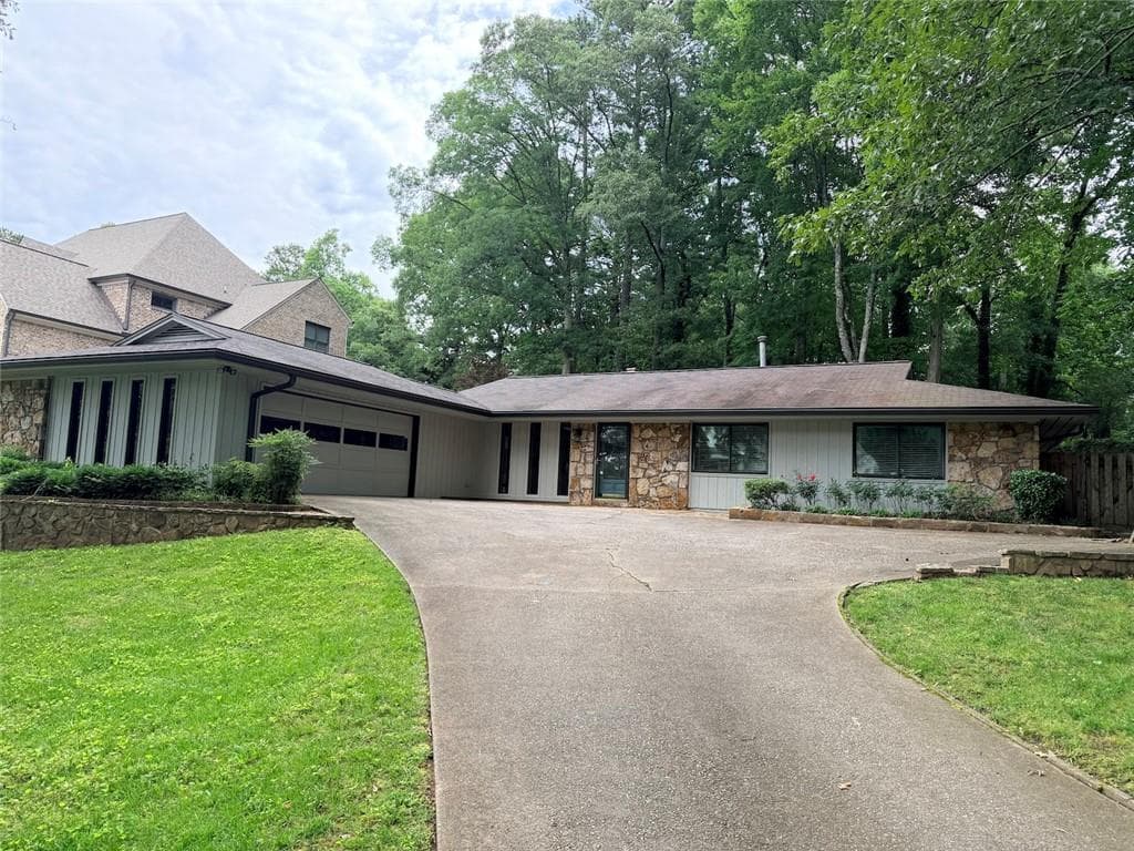 4 bedroom, 3 bathroom, 2,241 sq ft single family residence for rent at 298 Indian Hills Trail, Marietta, GA 30068 for $3,600 a month — photo 2