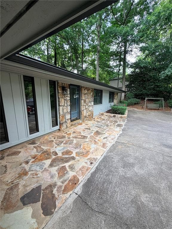4 bedroom, 3 bathroom, 2,241 sq ft single family residence for rent at 298 Indian Hills Trail, Marietta, GA 30068 for $3,600 a month — photo 3