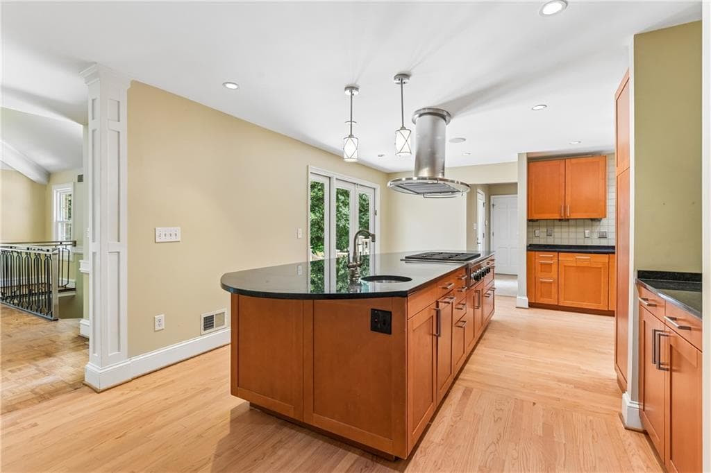 6 bedroom, 6 bathroom, 6,264 sq ft single family residence for sale at 3135 Spalding Drive, Atlanta, GA 30350 — photo 2