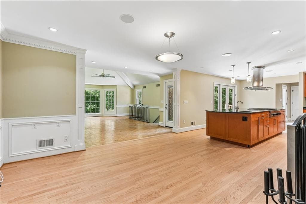 6 bedroom, 6 bathroom, 6,264 sq ft single family residence for sale at 3135 Spalding Drive, Atlanta, GA 30350 — photo 8