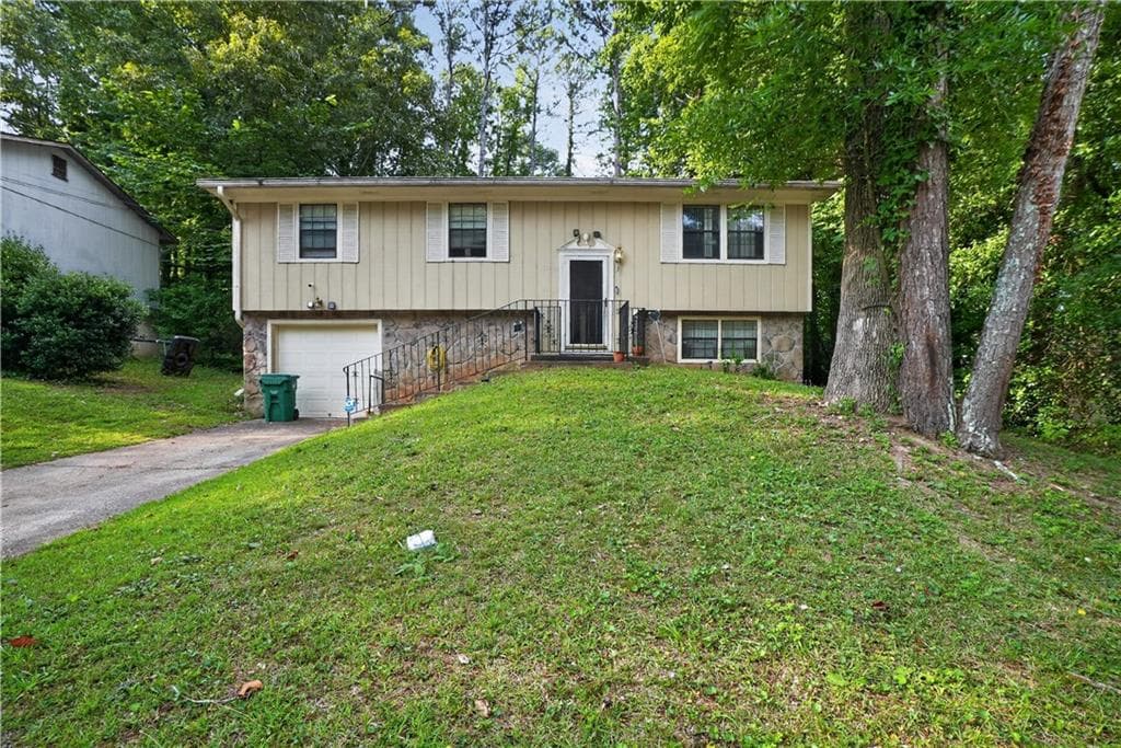 3 bedroom, 3 bathroom, 1,294 sq ft single family residence for sale at 3675 Satellite Terrace, Ellenwood, GA 30294