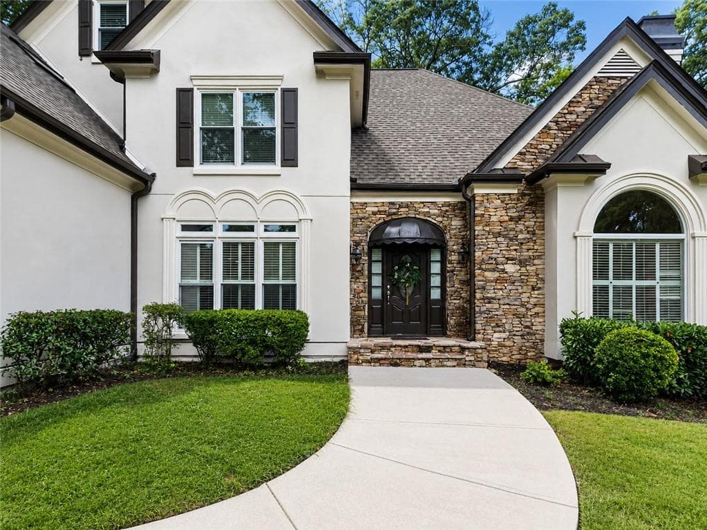 5 bedroom, 5 bathroom, 4,930 sq ft single family residence under contract at 12210 Winding Oak Trail, Alpharetta, GA 30005 — photo 3