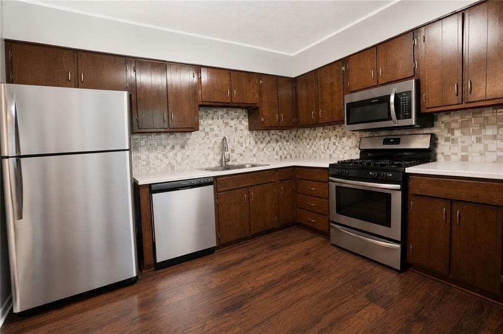 3 bedroom, 2 bathroom, 1,280 sq ft single family residence for sale at 8265 Park Ridge Drive, Riverdale, GA 30274 — photo 4
