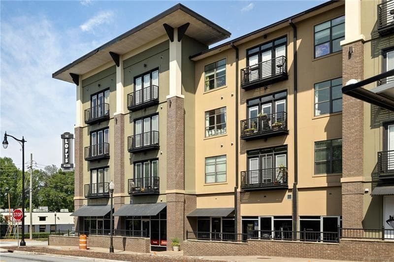 2 bedroom, 2 bathroom, 1,224 sq ft condominium for sale at 5300 PEACHTREE Road 2309, Chamblee, GA 30341 — photo 2