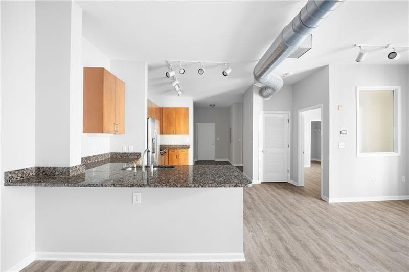 2 bedroom, 2 bathroom, 1,224 sq ft condominium for sale at 5300 PEACHTREE Road 2309, Chamblee, GA 30341 — photo 4