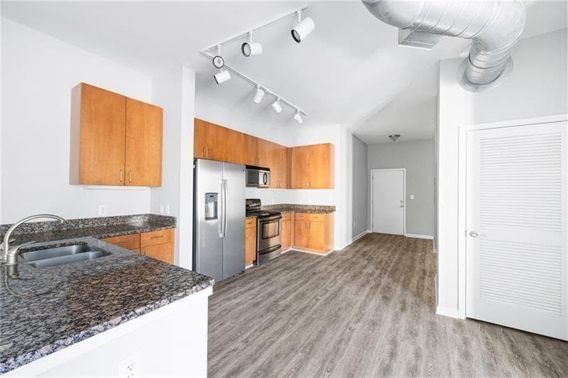 2 bedroom, 2 bathroom, 1,224 sq ft condominium for sale at 5300 PEACHTREE Road 2309, Chamblee, GA 30341 — photo 5