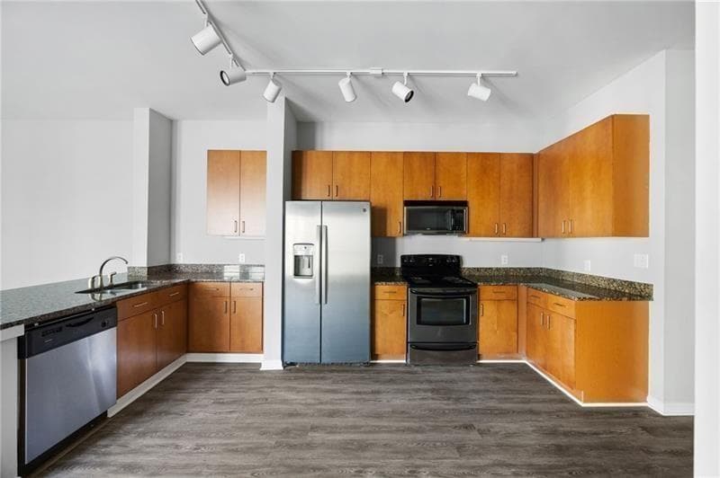 2 bedroom, 2 bathroom, 1,224 sq ft condominium for sale at 5300 PEACHTREE Road 2309, Chamblee, GA 30341 — photo 6