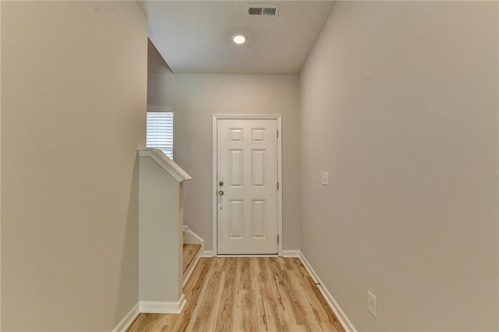 5 bedroom, 3 bathroom, 2,239 sq ft single family residence for sale at 404 Golden Eagle Parkway, Braselton, GA 30517 — photo 5