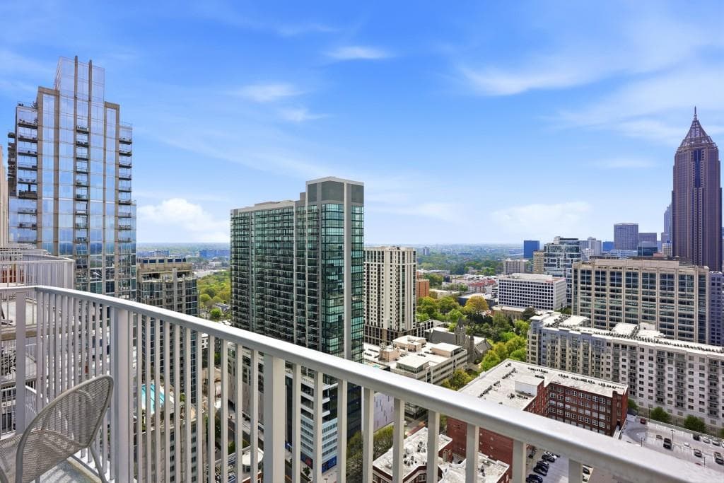 1 bedroom, 1 bathroom, 606 sq ft condominium under contract at 860 Peachtree Street 2816, Atlanta, GA 30308 — photo 8