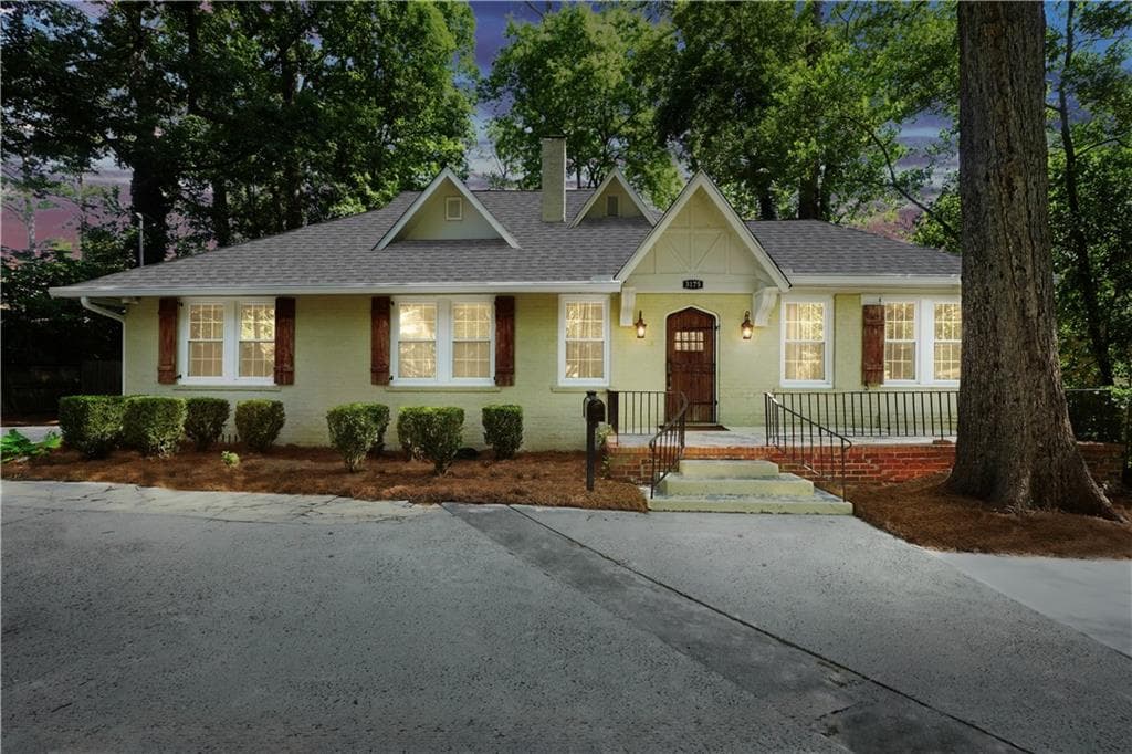 4 bedroom, 3 bathroom, 2,250 sq ft single family residence for sale at 3175 Ingleside Avenue, Macon, GA 31204 — photo 2