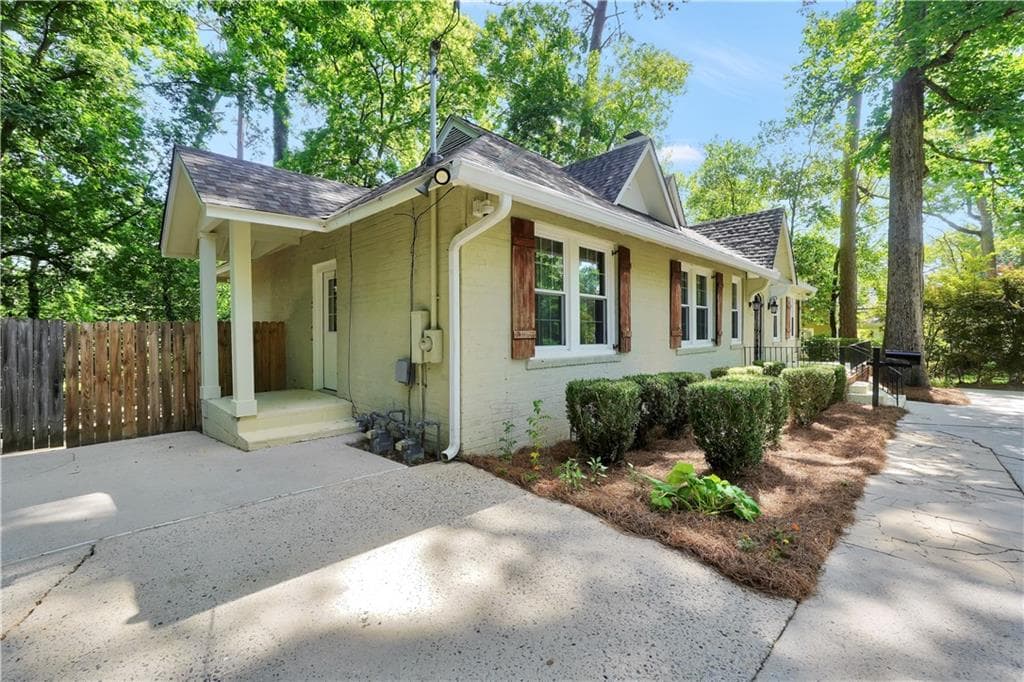 4 bedroom, 3 bathroom, 2,250 sq ft single family residence for sale at 3175 Ingleside Avenue, Macon, GA 31204 — photo 4