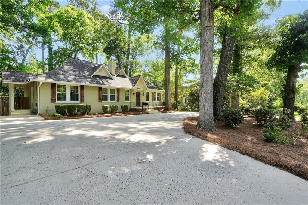 4 bedroom, 3 bathroom, 2,250 sq ft single family residence for sale at 3175 Ingleside Avenue, Macon, GA 31204 — photo 5