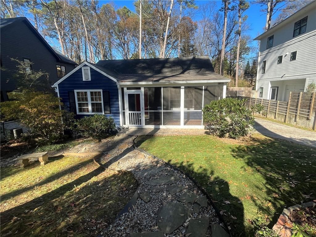 2 bedroom, 1 bathroom single family residence under contract at 1192 Kingsley Circle, Atlanta, GA 30324 — photo 4
