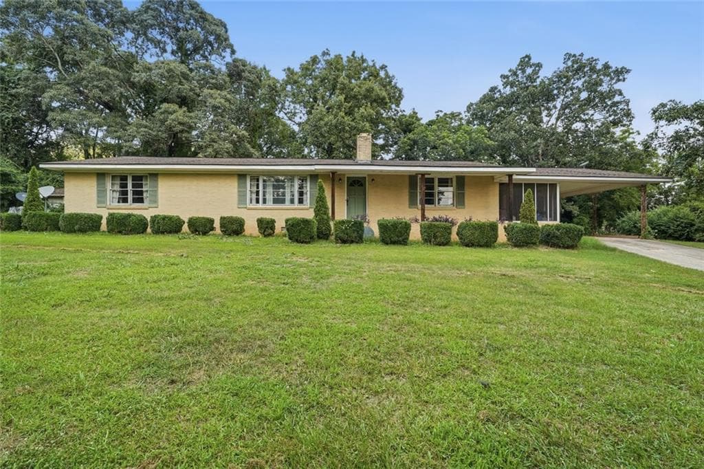 3 bedroom, 2 bathroom, 2,084 sq ft single family residence for sale at 264 School Street, Gillsville, GA 30543 — photo 2