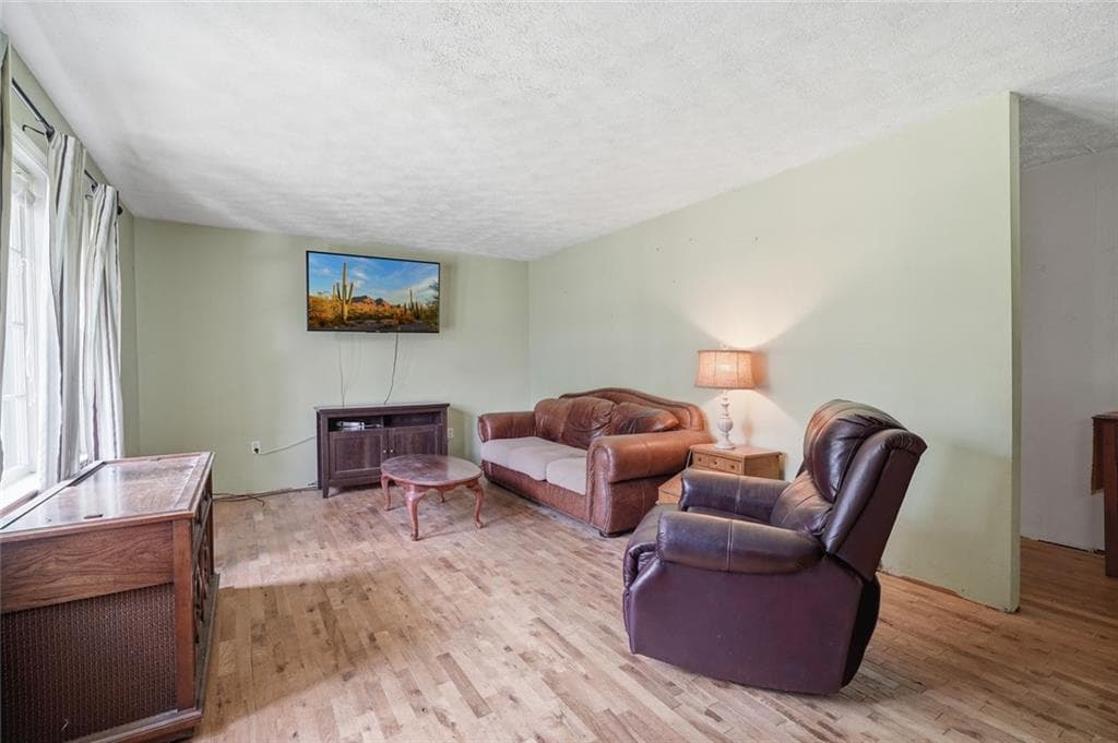 3 bedroom, 2 bathroom, 2,084 sq ft single family residence for sale at 264 School Street, Gillsville, GA 30543 — photo 4