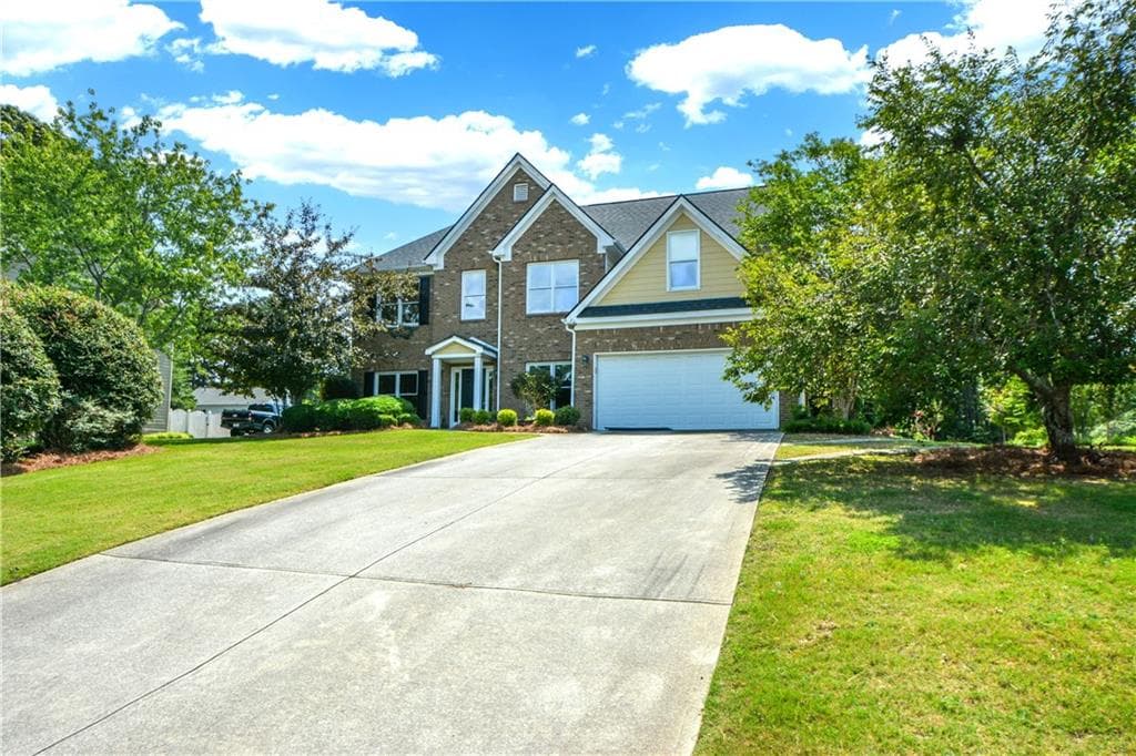 5 bedroom, 3 bathroom, 2,677 sq ft single family residence under contract at 3420 Bulloch Lake Road, Loganville, GA 30052 — photo 3