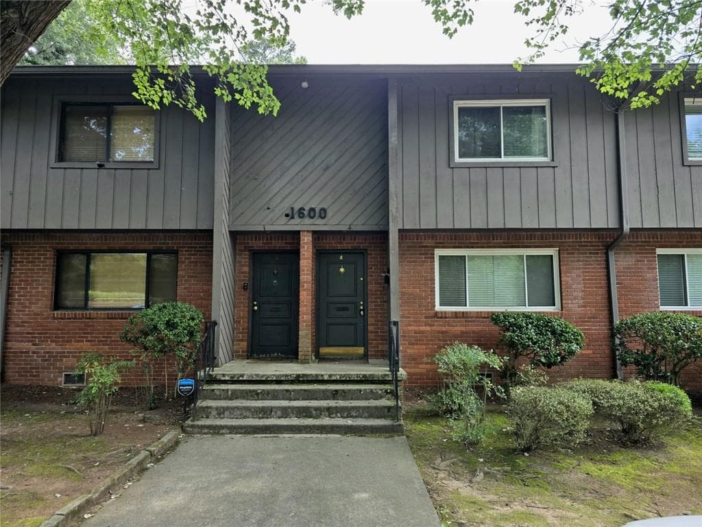 2 bedroom, 2 bathroom, 1,064 sq ft condominium for rent at 1600 briarcliff Road 4, Atlanta, GA 30306 for $2,000 a month — photo 1 of 11