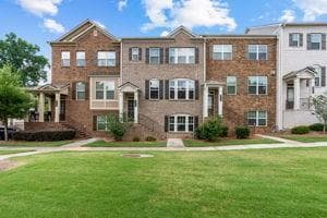 3 bedroom, 4 bathroom, 2,160 sq ft townhouse for sale at 2475 Georgetown Avenue, Atlanta, GA 30345 — photo 2