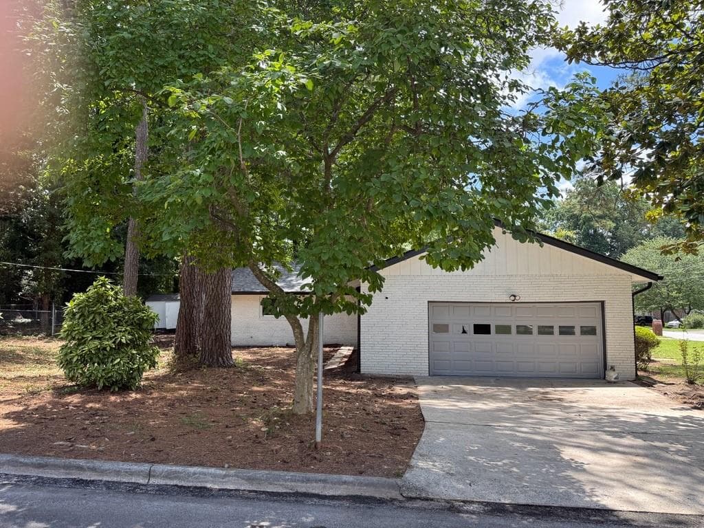 4 bedroom, 3 bathroom, 2,080 sq ft single family residence under contract at 2675 Lantern Lane, Atlanta, GA 30349 — photo 2