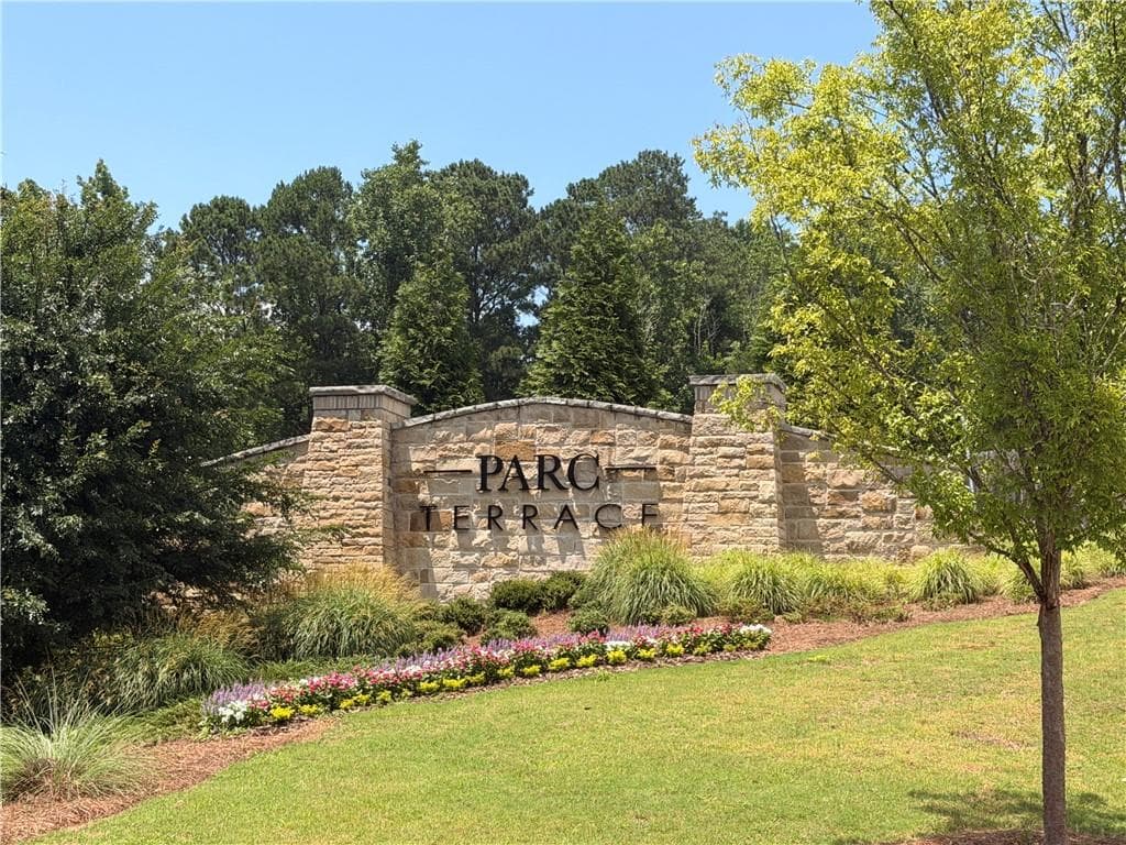 4 bedroom, 3 bathroom, 1,934 sq ft single family residence under contract at 299 Wells Circle, Canton, GA 30114 — photo 8