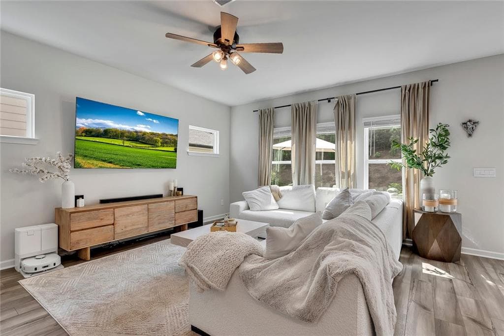 4 bedroom, 3 bathroom, 1,934 sq ft single family residence under contract at 299 Wells Circle, Canton, GA 30114 — photo 3