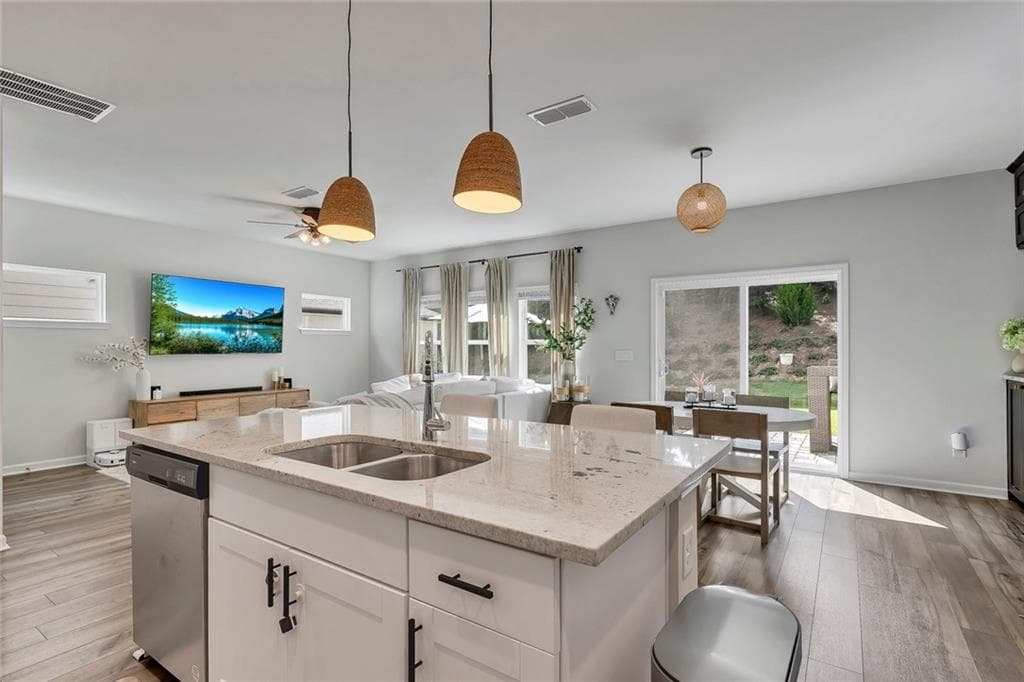 4 bedroom, 3 bathroom, 1,934 sq ft single family residence under contract at 299 Wells Circle, Canton, GA 30114 — photo 5