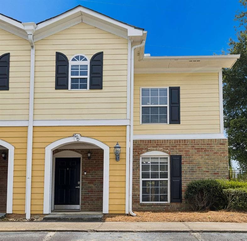 2 bedroom, 3 bathroom, 1,214 sq ft townhouse under contract at 600 Summer Place, Norcross, GA 30071