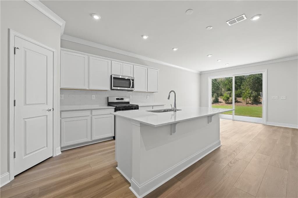 5 bedroom, 3 bathroom, 2,659 sq ft single family residence for sale at 252 Nesta Grove Drive, Locust Grove, GA 30248 — photo 9