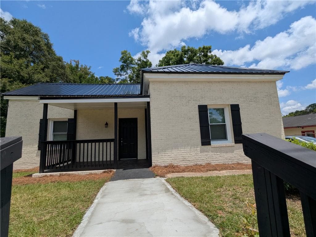 2 bedroom, 1 bathroom, 1,332 sq ft single family residence for sale at 409 Colquitt Street, LaGrange, GA 30241