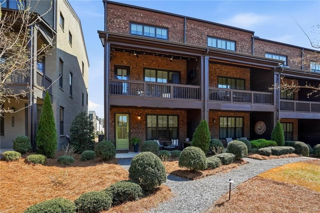 3 bedroom, 4 bathroom, 2,030 sq ft townhouse for sale at 6610 Cortland Walk, Alpharetta, GA 30005 — photo 1 of 66
