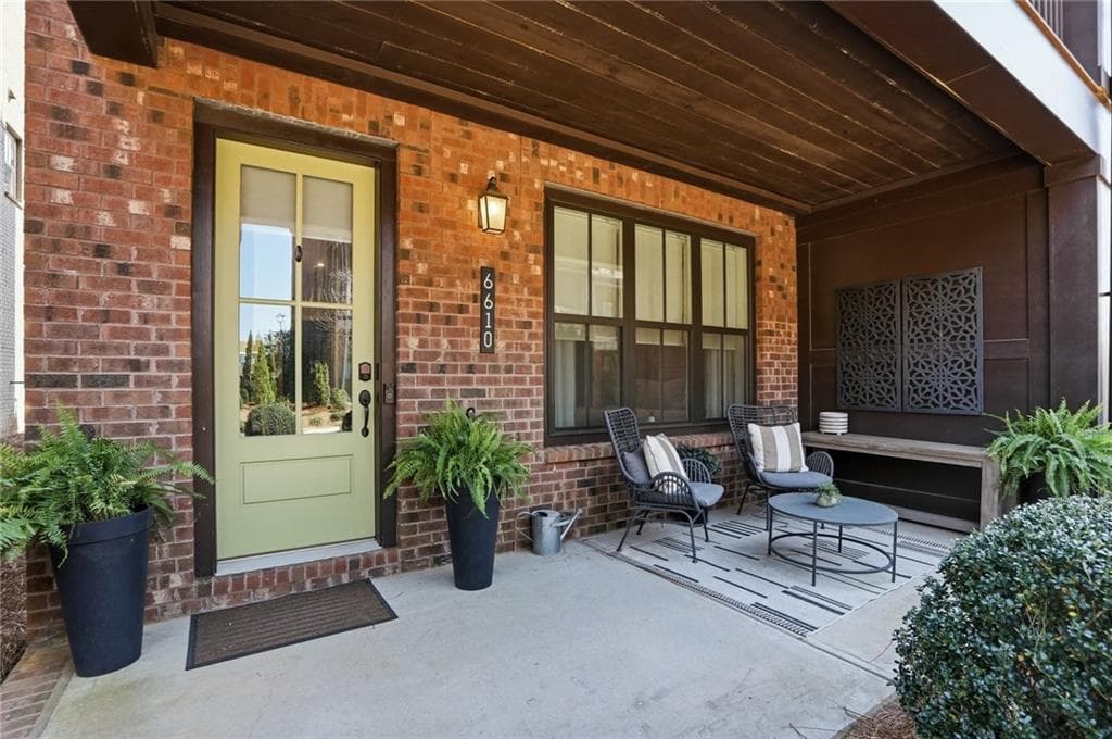 3 bedroom, 4 bathroom, 2,030 sq ft townhouse for sale at 6610 Cortland Walk, Alpharetta, GA 30005 — photo 3