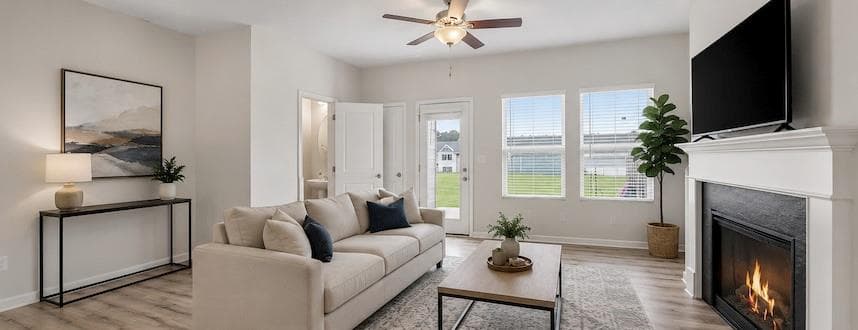 3 bedroom, 3 bathroom, 1,816 sq ft townhouse for sale at 4349 Mallory Court, Union City, GA 30291 — photo 3