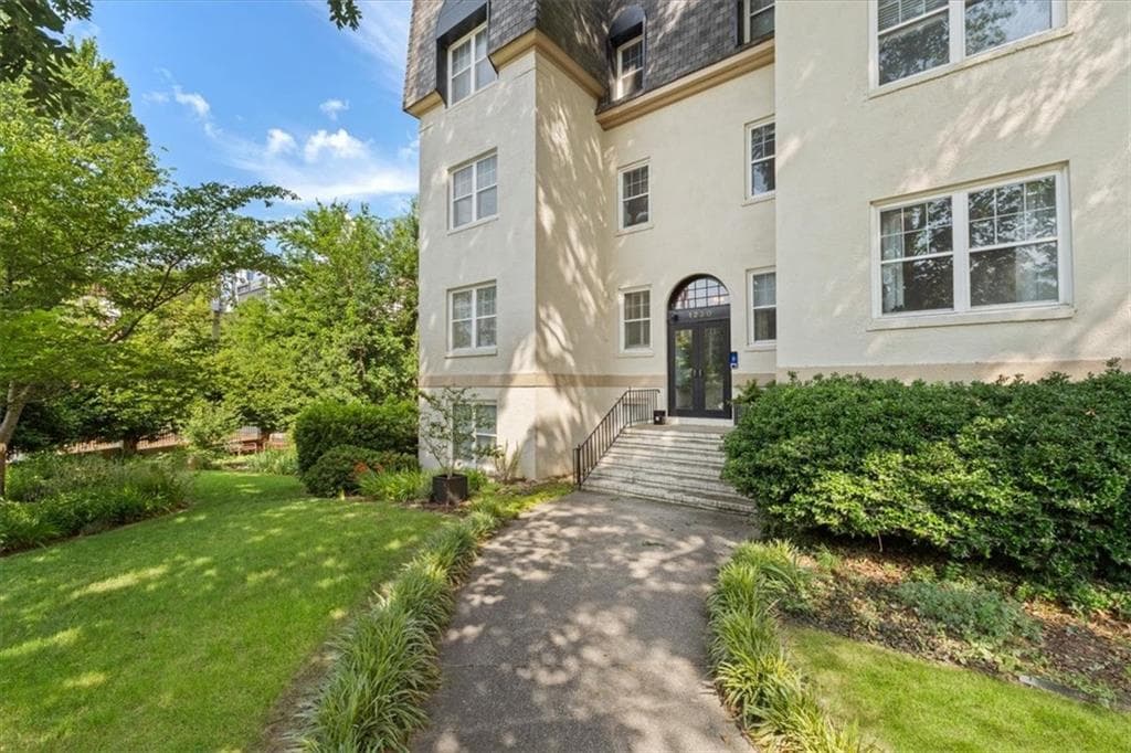1 bedroom, 1 bathroom, 893 sq ft condominium sold at 1230 Piedmont Avenue 401, Atlanta, GA 30309