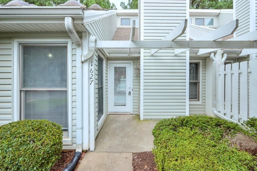 2 bedroom, 2 bathroom condominium for rent at 1627 Homestead Trail, Alpharetta, GA 30005 for $2,200 a month