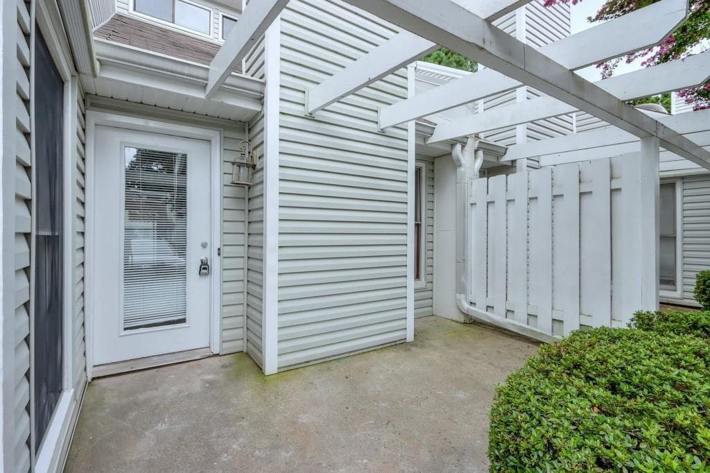 3 bedroom, 2 bathroom, 1,241 sq ft condominium for rent at 1627 Homestead Trail, Alpharetta, GA 30005 for $2,200 a month — photo 2