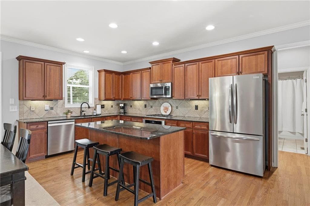 5 bedroom, 5 bathroom, 4,292 sq ft single family residence under contract at 4965 Maristone Landing Way, Cumming, GA 30040 — photo 4