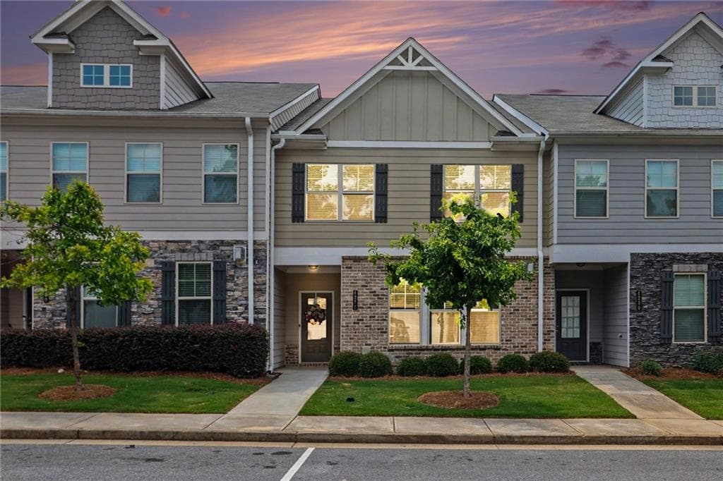 3 bedroom, 3 bathroom, 1,965 sq ft townhouse for sale at 4270 Sunny Oak Lane, Norcross, GA 30071 — photo 2