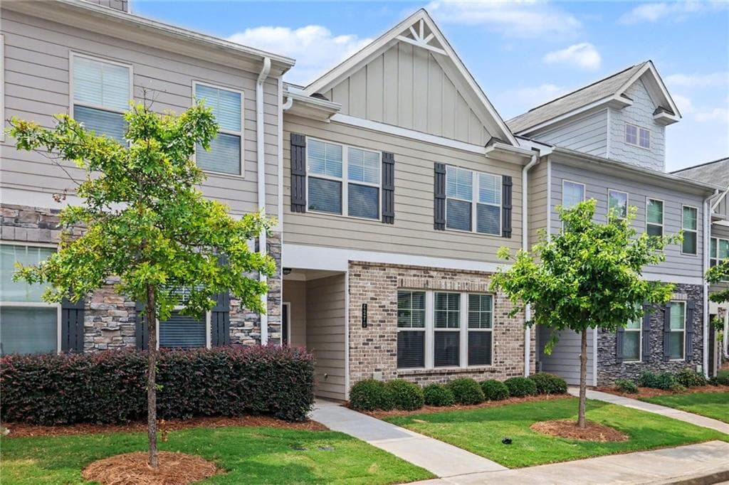 3 bedroom, 3 bathroom, 1,965 sq ft townhouse for sale at 4270 Sunny Oak Lane, Norcross, GA 30071 — photo 3