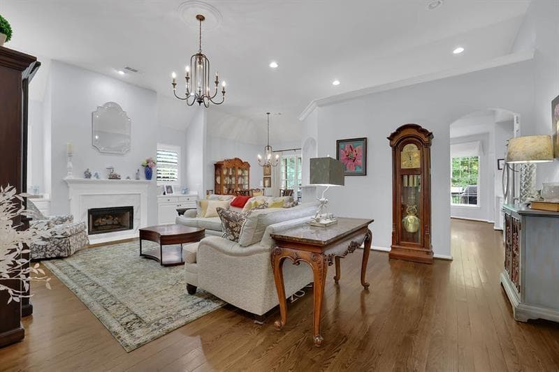5 bedroom, 4 bathroom, 4,426 sq ft single family residence for sale at 850 Lake Medlock Drive, Alpharetta, GA 30022 — photo 3