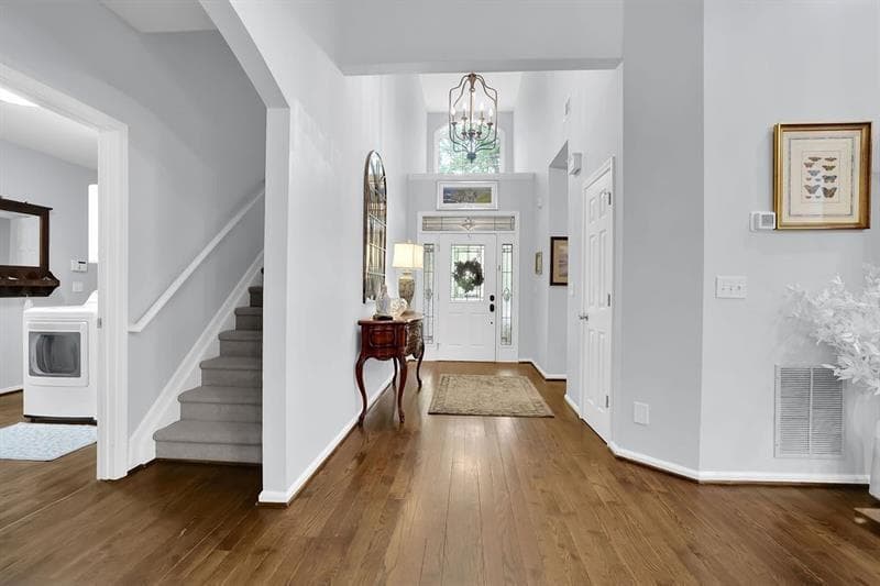 5 bedroom, 4 bathroom, 4,426 sq ft single family residence for sale at 850 Lake Medlock Drive, Alpharetta, GA 30022 — photo 6