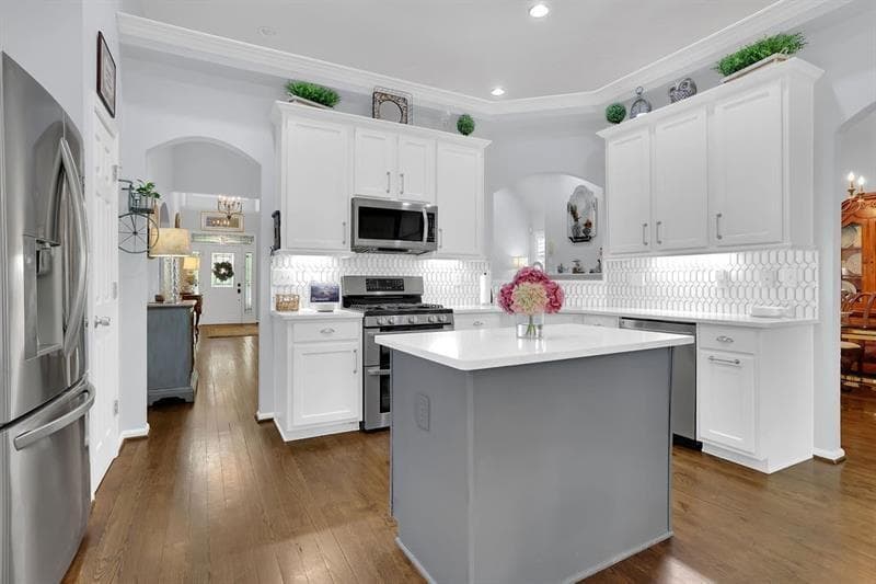 5 bedroom, 4 bathroom, 4,426 sq ft single family residence for sale at 850 Lake Medlock Drive, Alpharetta, GA 30022 — photo 9